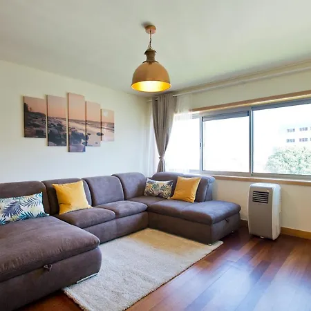 Apartment Stunning Sunny Flat - Front Matosinhos (Porto)