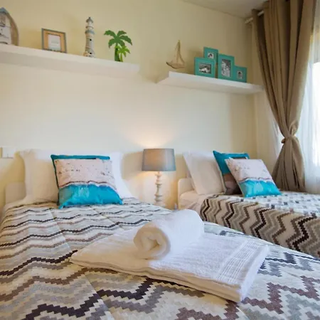 Stunning Sunny Flat - Front *