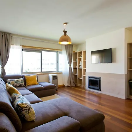 Apartment Stunning Sunny Flat - Front Matosinhos (Porto)