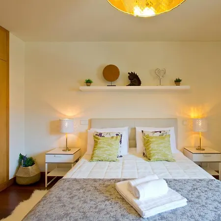 Stunning Sunny Flat - Front *