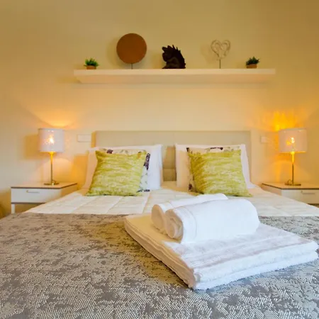 Stunning Sunny Flat - Front Apartment